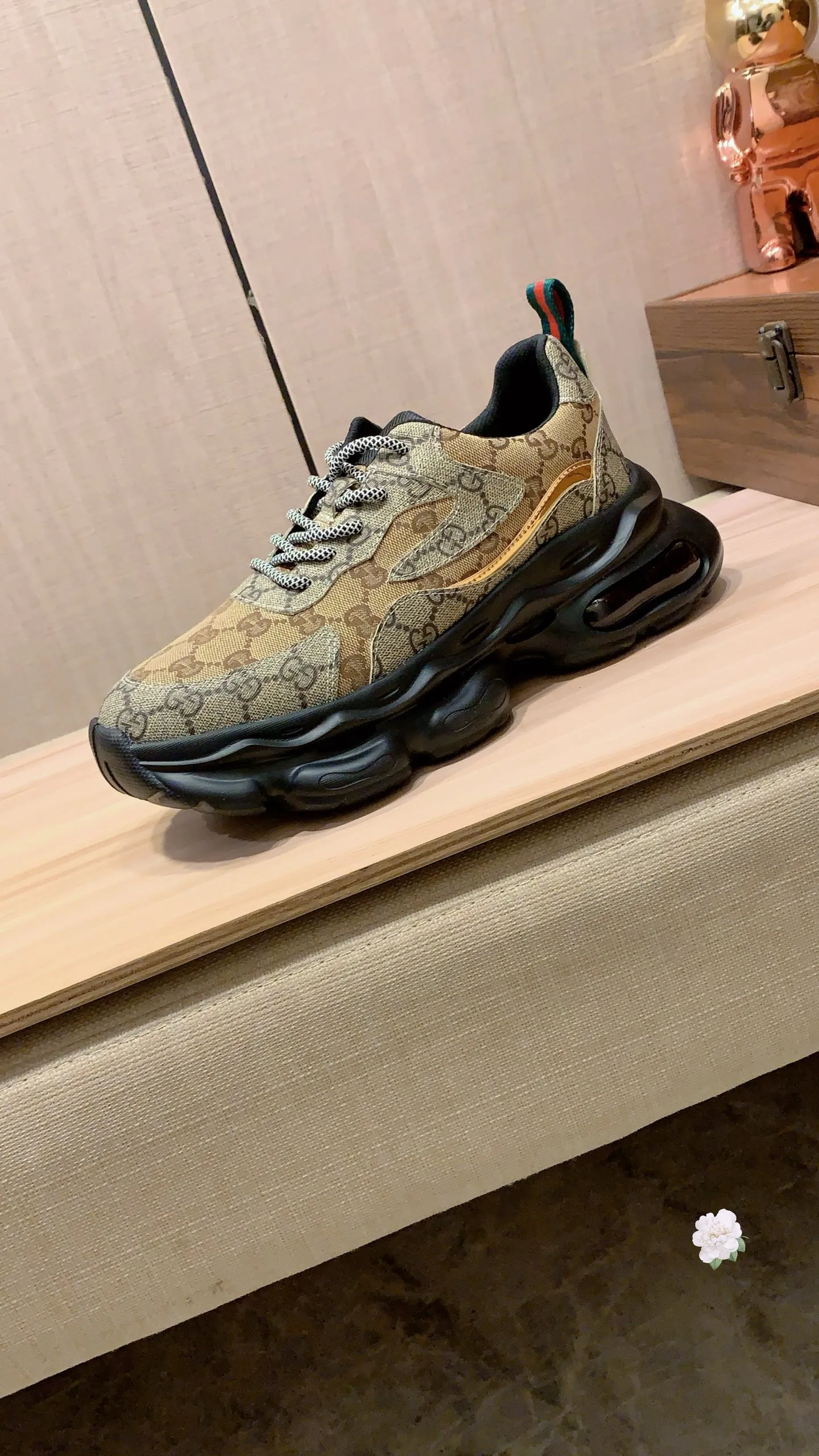 Men's men's shoes💰460💰💰🎩🎩[Lightning][Lightning] "Gucci*" latest • popular casual shoes, top brand [seduce] luxury ~ purchasing agency, top ~ quality. [Strong] The upper is made of imported breathable cowhide with material ➕ breathable sheepskin feet (•) and fine workmanship. The original stylish and stylish soft rubber wear-resistant and non-slip outsole is light and comfortable on the feet. The real thing looks better when photographed. 012: code: 38-44, 4️⃣ colors selected